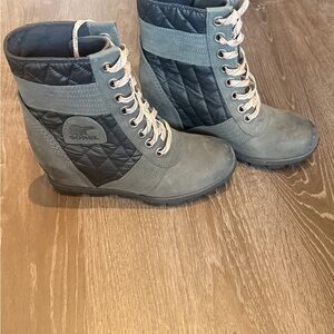 Sorel Women's Quilted Lace-Up Wedge Boots in Gray and Black